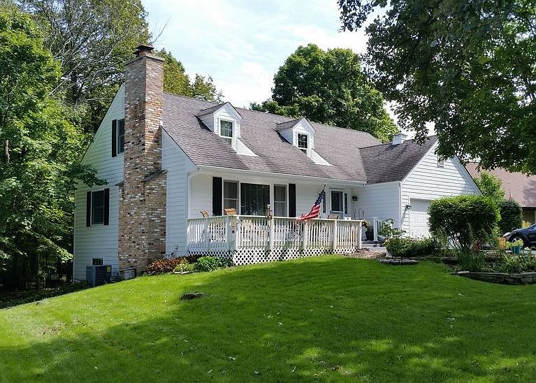 1st image of 777 Leslie Ln