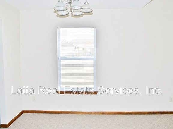 5th image of 1029 NW Willow Dr