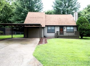 2801 W Quail Dr, Fayetteville, AR 72704