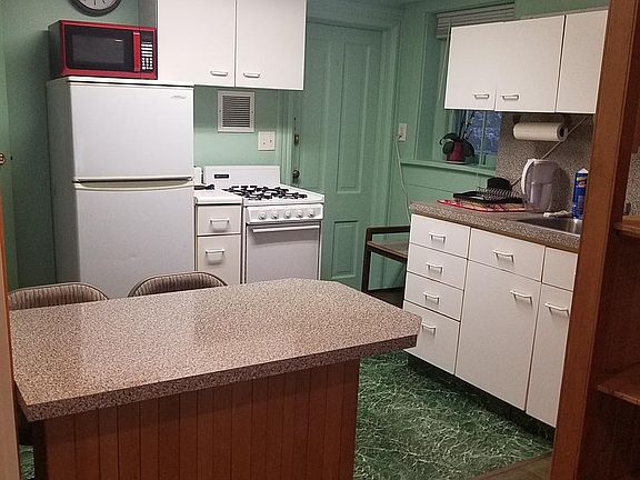 4th image of 2450 W Augusta Blvd #G
