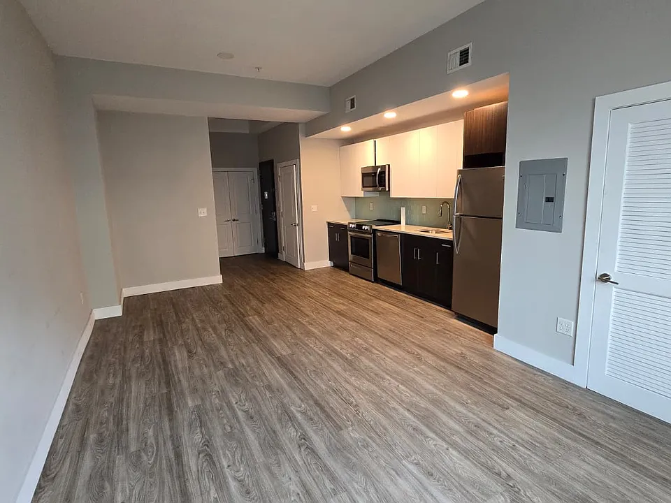 516 Broadway #201