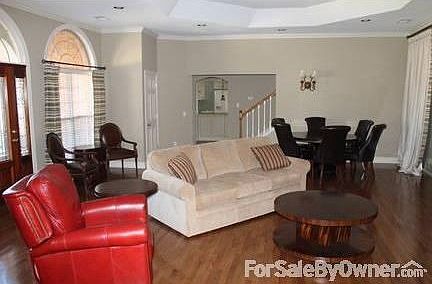 Large open den!! : Great for entertaining!