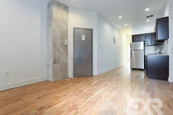 Rented by EXR | media 2