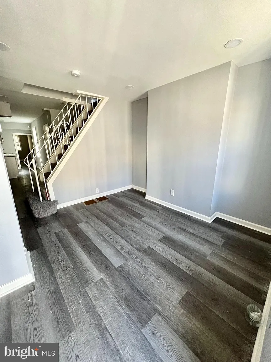 2557 N Lee St photo 1