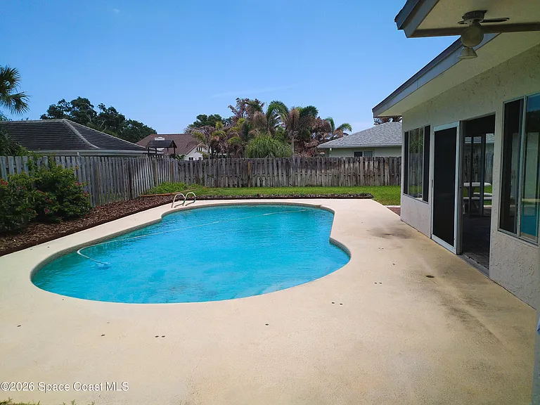 530 Rio Ln — Photo 22