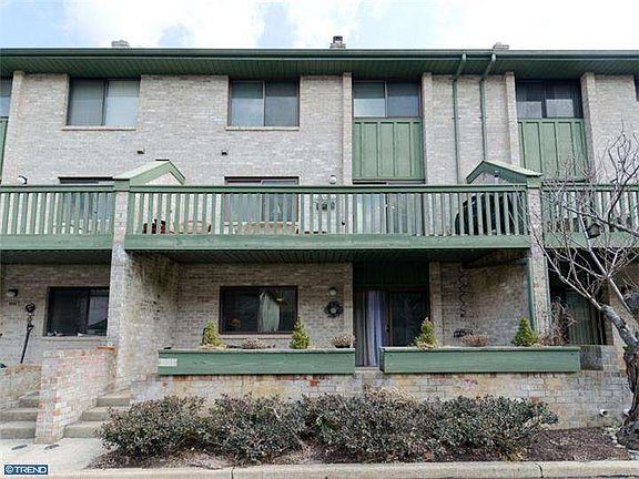 2nd image of 551 Foxwood Ln