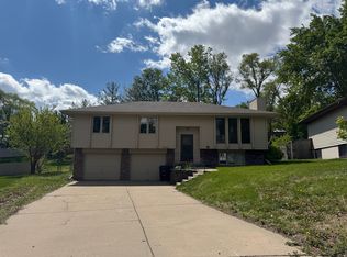 16215 Arbor St, Omaha, NE 68130