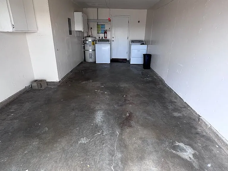7915 Zenith Dr — Photo 12