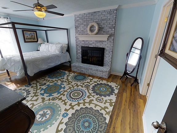 Master Bedroom w/Fireplace