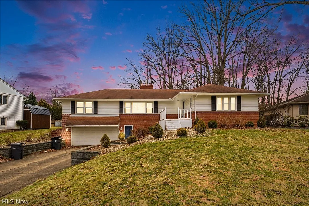 1215 Pleasant Valley Dr NE photo 1