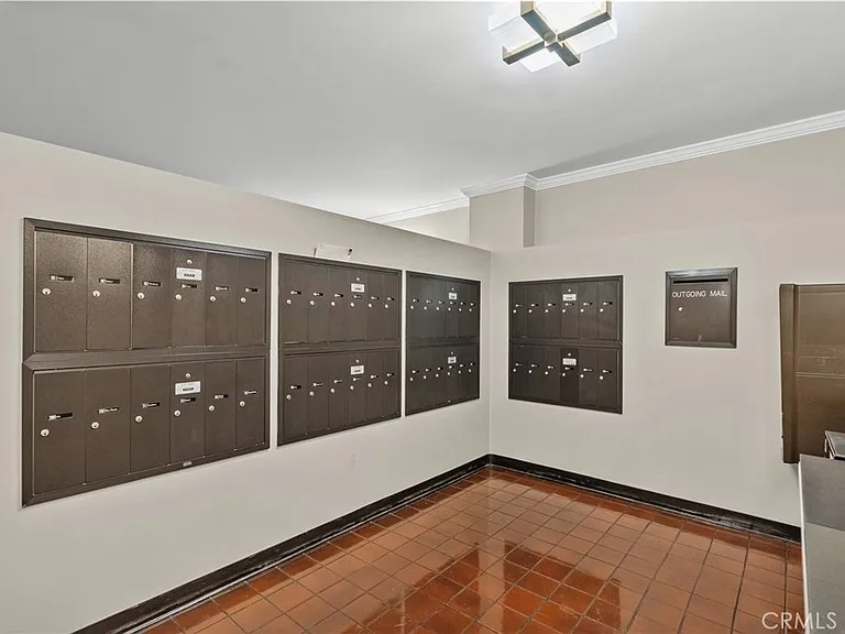 330 W California Blvd — Photo 30