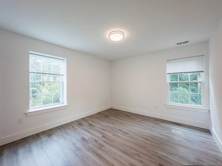 Mount Laurel Manor Apartments — Photo 12