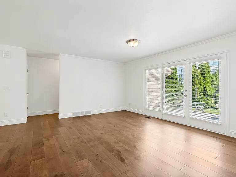 1241 Cambridge Ct — Photo 7