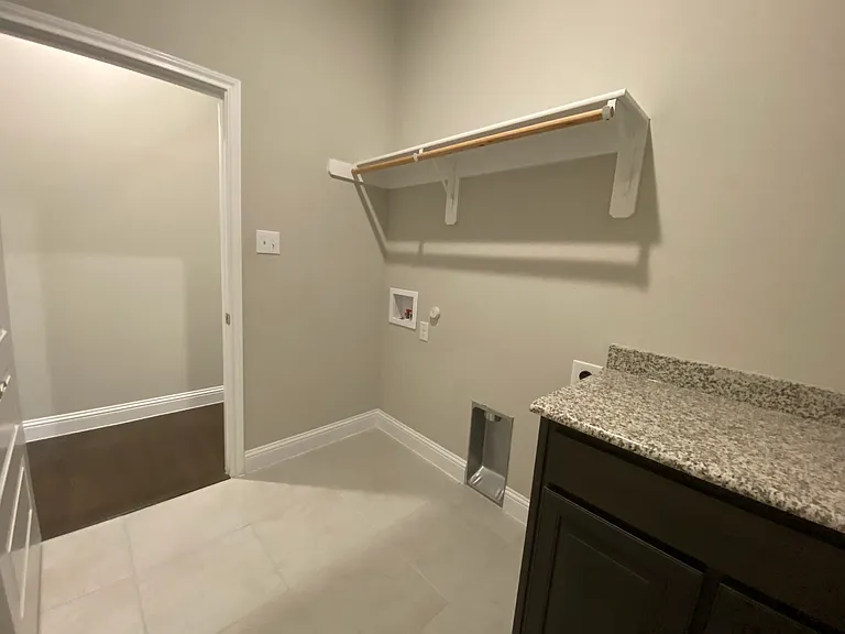 209 Johnson St — Photo 2