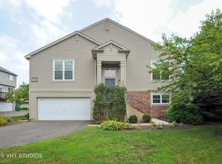 1093 Chadwick Dr, Grayslake, IL 60030