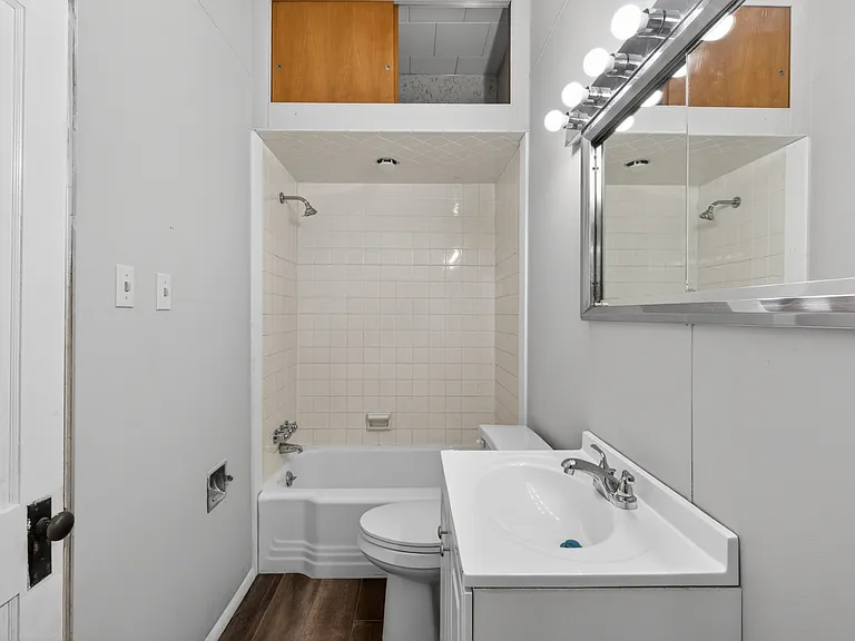 265-267 E Bertsch St #1 — Photo 9