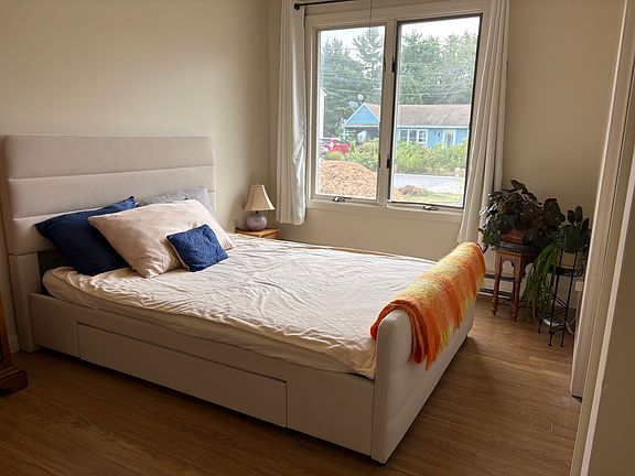 Front bedroom is flooded with sunlight during the day and curtain rod allows you to install blackout curtains. Large closet offers plenty of storage space for your clothes.