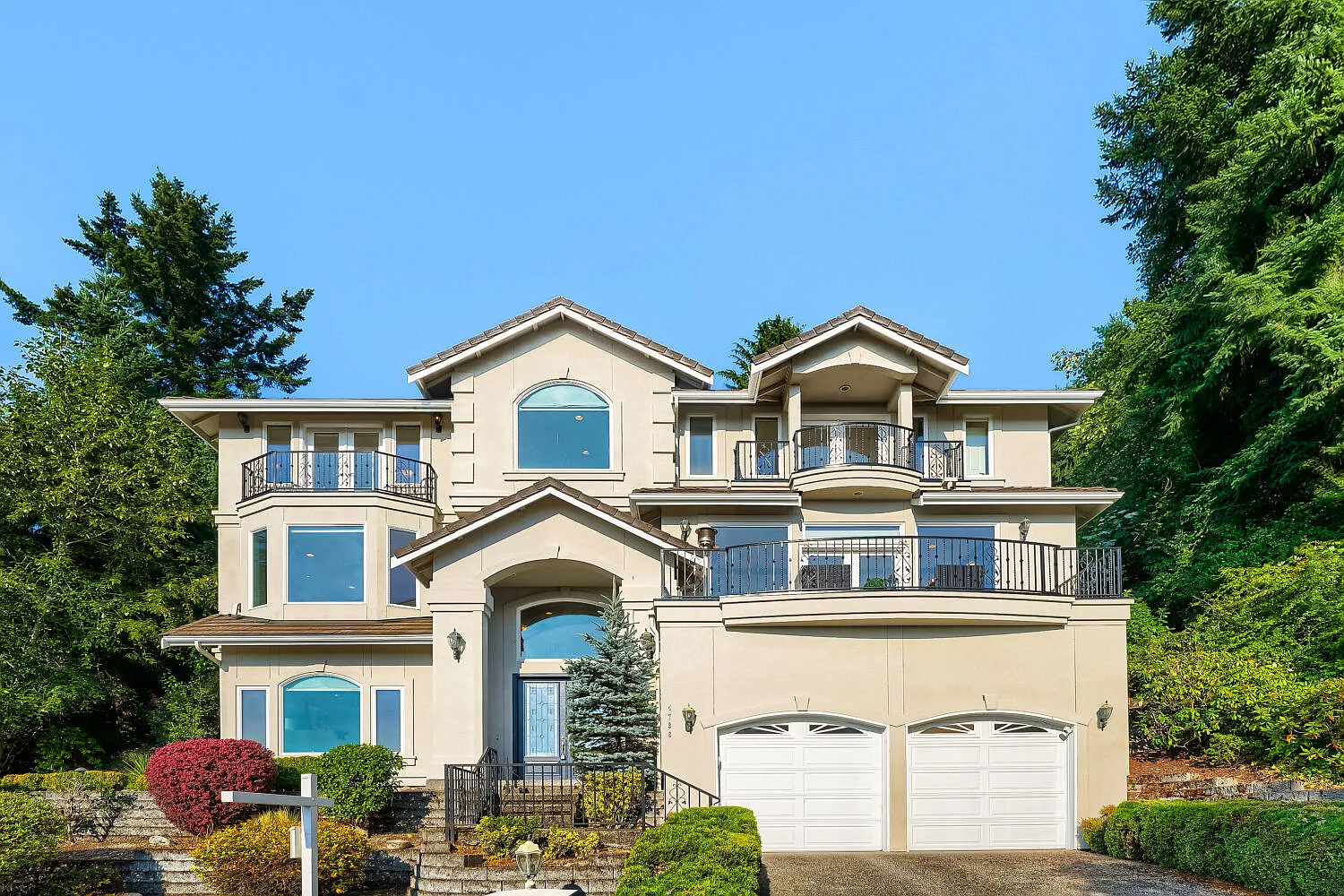 4 bed, 4.5 bath, 4049 sqft, $8,000 — Photo 1