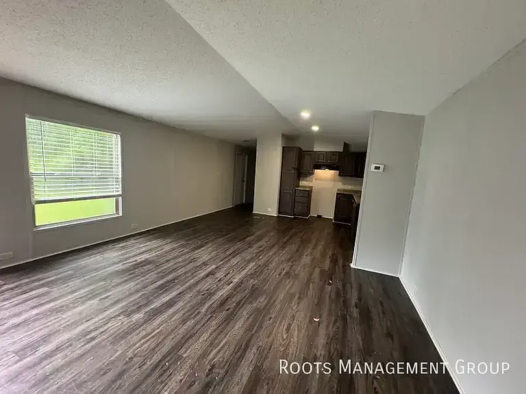 1325 N Franklin St #208 — Photo 2