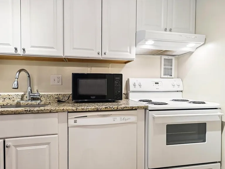 1718 P St NW #T19 — Photo 14