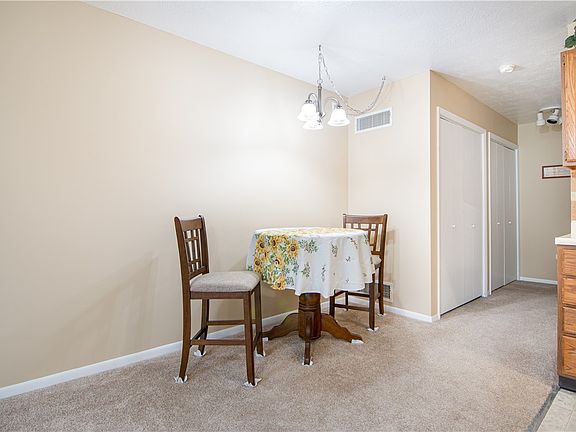 3rd image of 403 Evergreen Ct
