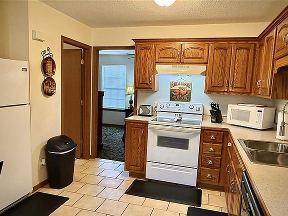 5th image of 2222 E 8th St APT D