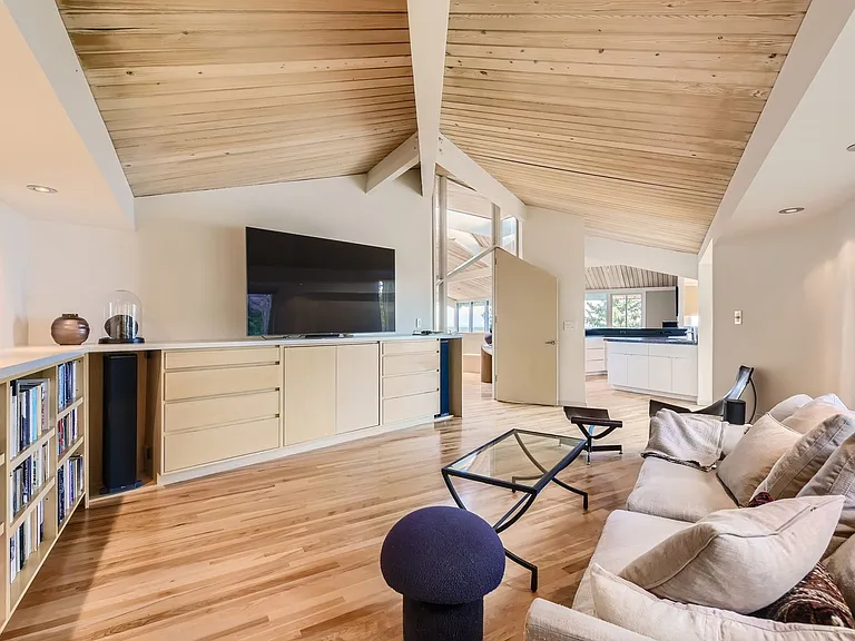 450 College Ave — Photo 12