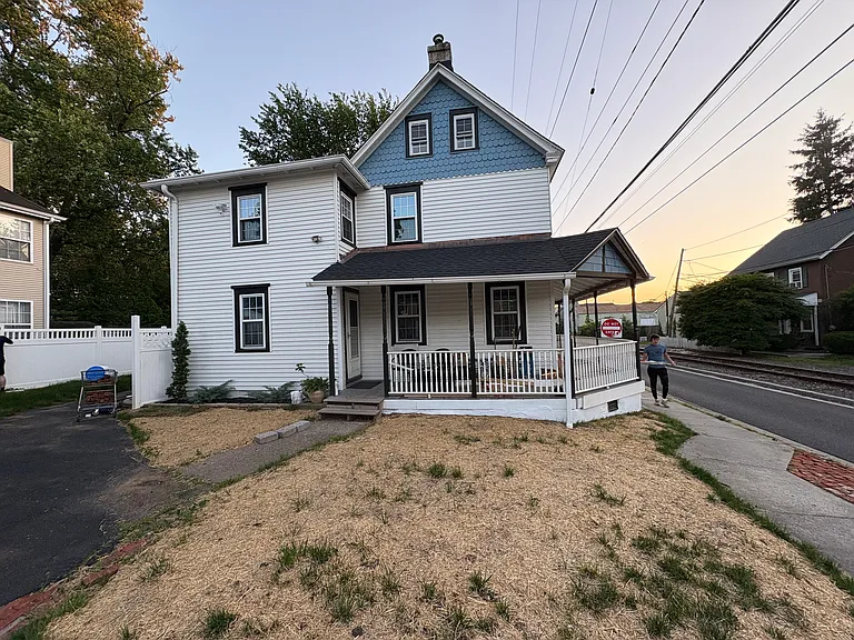 28 E 3rd St — Photo 2