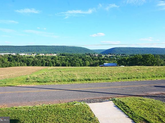 3rd image of 270 W Mountain Rd