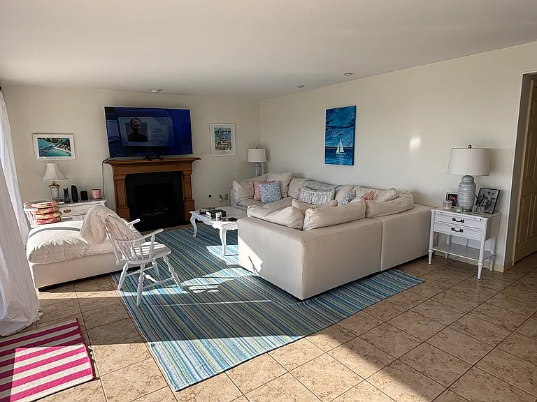 1034 Marina Bluff Dr — Photo 5