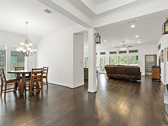 3rd image of 106 Capriccio Ln