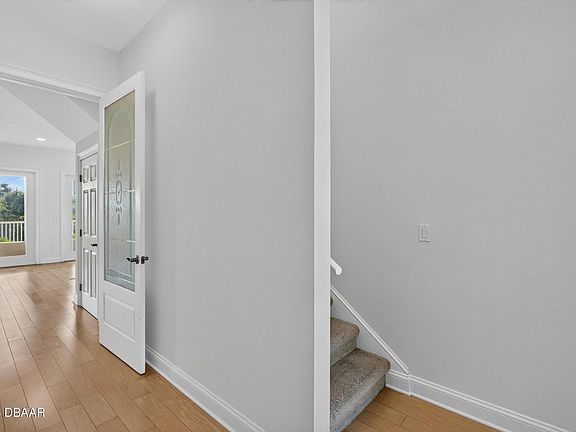 4th image of 2211 S Central Ave