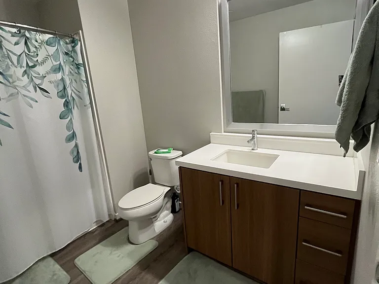 Makati Cir — Photo 5