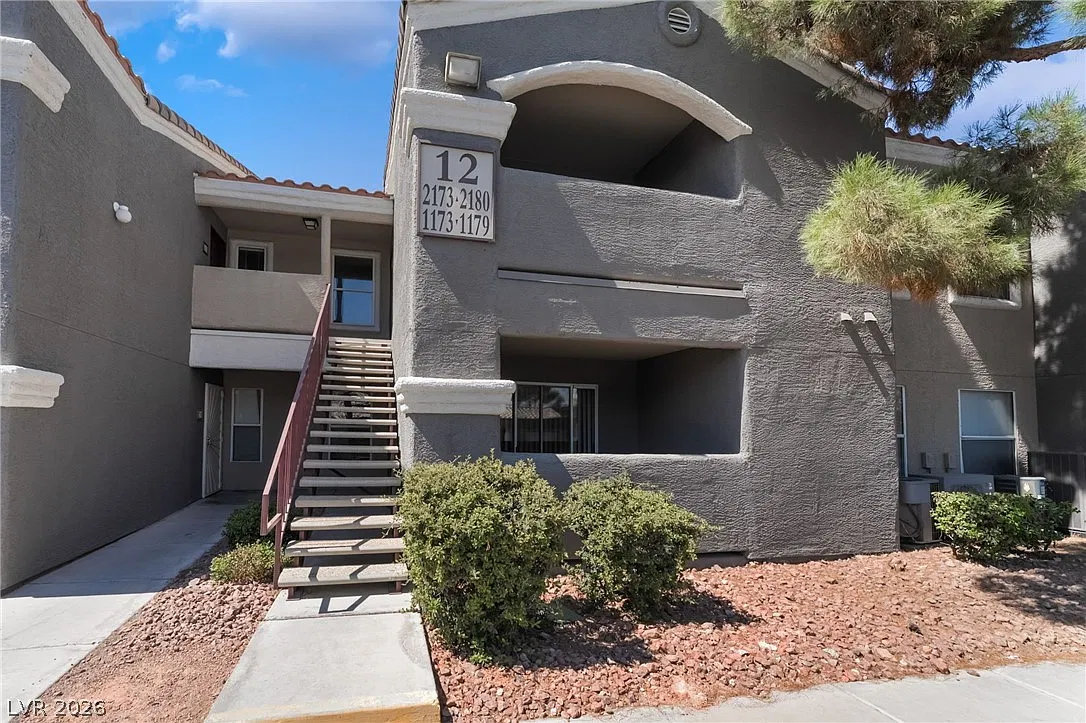1 bed, 1.0 bath, 755 sqft, $1,350 — Photo 2