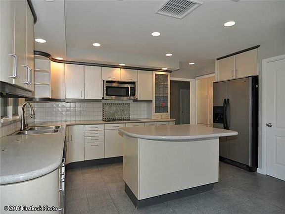 4th image of 115 Church Hill Dr