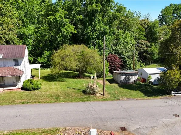 302 & 304 W Woltz St, Dobson, NC 27017