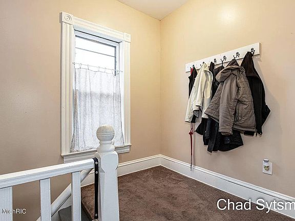 3rd image of 424 Henry Ave SE #2