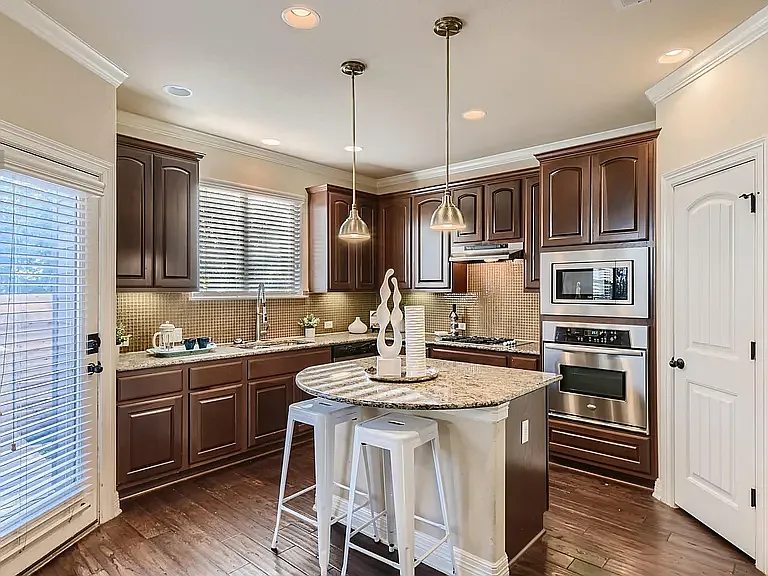 1817 Crown Dr — Photo 11
