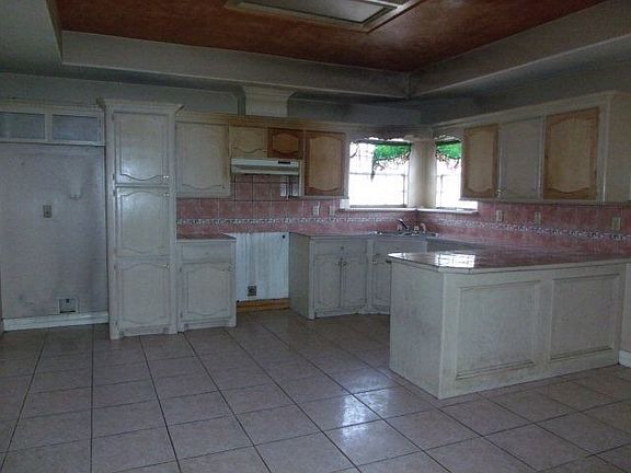 2nd image of 2601 Ken Dr