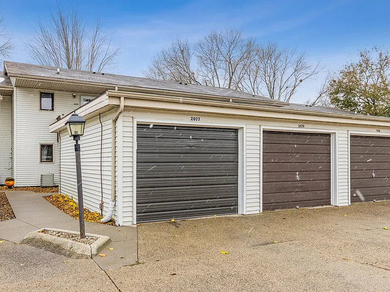 2079 NW Hickory Ln — Photo 2