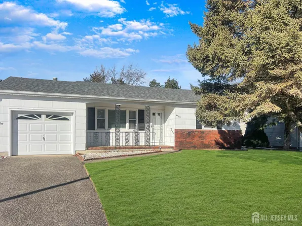 110 Georgetown Rd, Toms River, NJ 08757