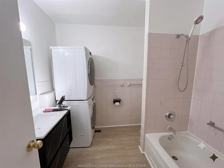 4071 Churchill Dr — Photo 4