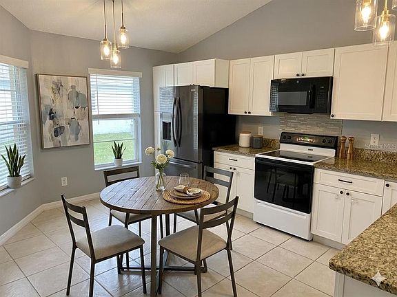 2nd image of 82 Lakepointe Cir #82