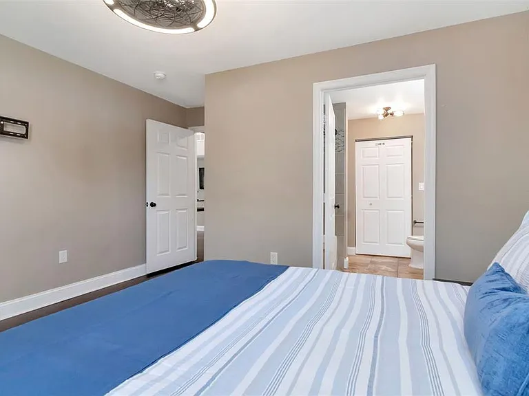 9130 Lake Chase Island Way #9130 — Photo 16