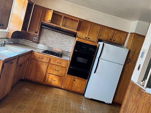 4th image of 715 Hemlock St