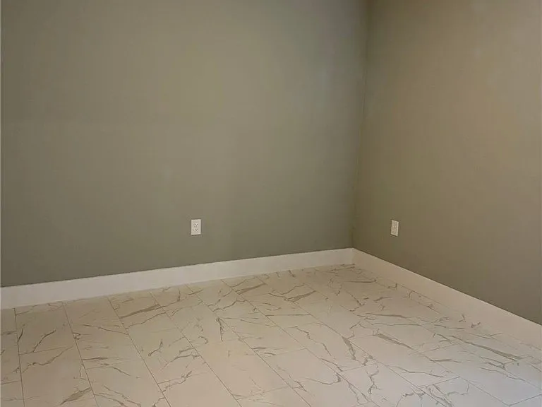 1005 Adeline Ave — Photo 9