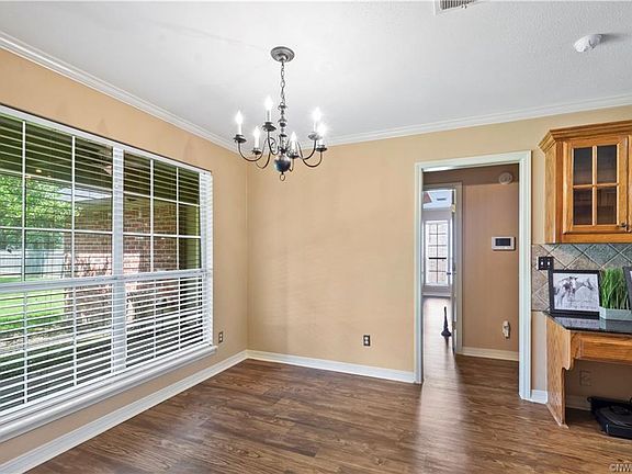 5th image of 115 Hanging Moss Ln