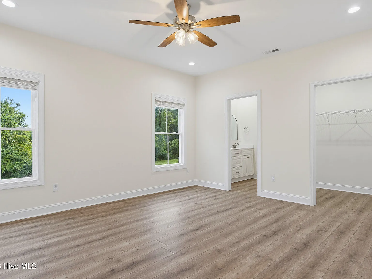3 bed, 3.5 bath, $2,100 — Photo 4