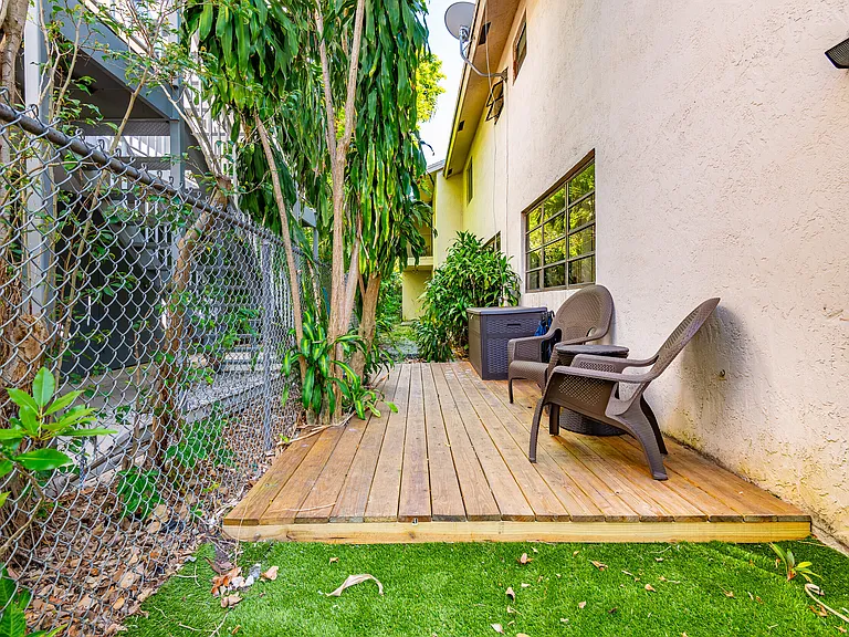 740 SE 1st Way #101 — Photo 34