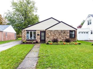 30 Parkdale Dr, Lancaster, NY 14086